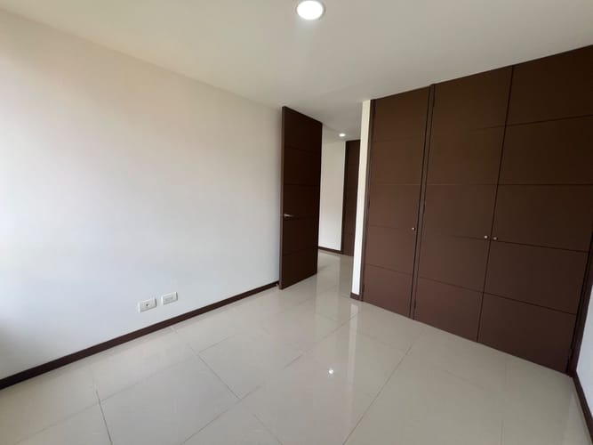 Apartamento de 3 alcobas en arriendo en Los Balsos, Medellín, 105 m² · foto 6 de 16