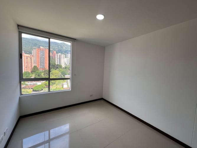 Apartamento de 3 alcobas en arriendo en Los Balsos, Medellín, 105 m² · foto 7 de 16