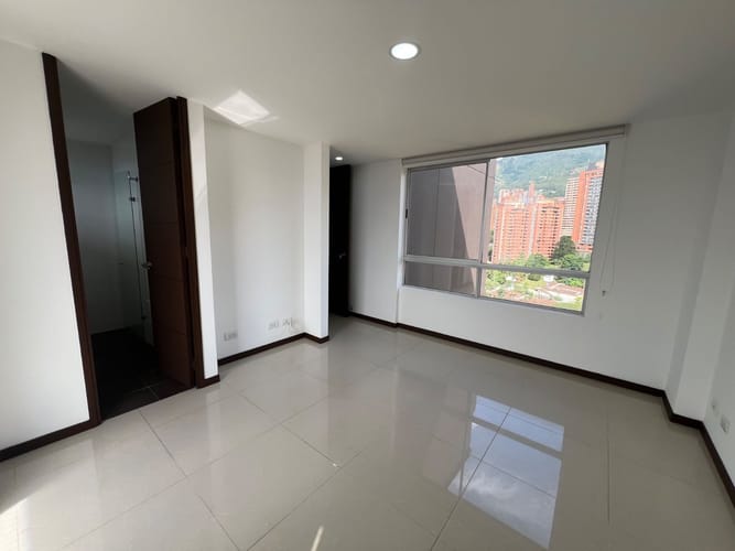Apartamento de 3 alcobas en arriendo en Los Balsos, Medellín, 105 m² · foto 10 de 16