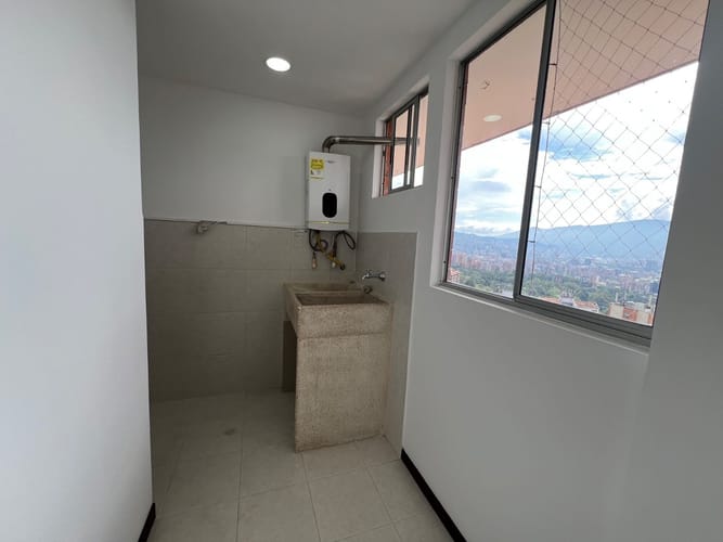 Apartamento de 3 alcobas en arriendo en Los Balsos, Medellín, 105 m² · foto 13 de 16