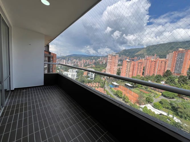 Apartamento de 3 alcobas en arriendo en Los Balsos, Medellín, 105 m² · foto 14 de 16