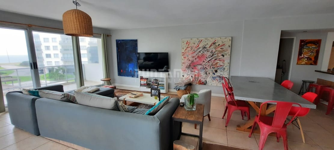 ALQUILER ANUAL DE APARTAMENTO DE TRES DORMITORIOS FRENTE A LA MANSA · Foto 6
