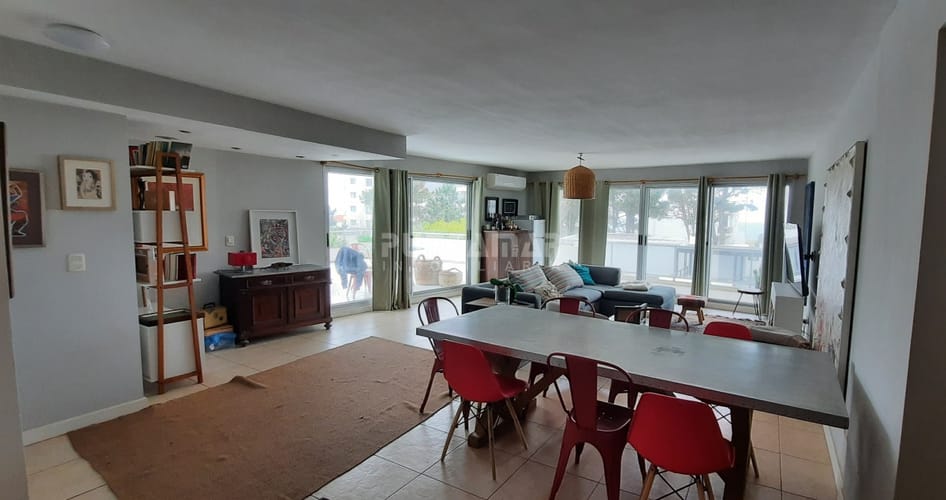 ALQUILER ANUAL DE APARTAMENTO DE TRES DORMITORIOS FRENTE A LA MANSA · Foto 7