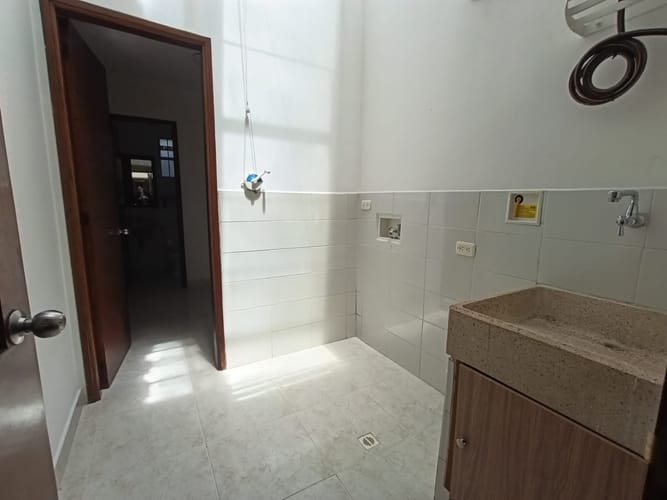 Casa de 3 alcobas en arriendo en Loma El Atravesado, Envigado, 189 m² · foto 6 de 20