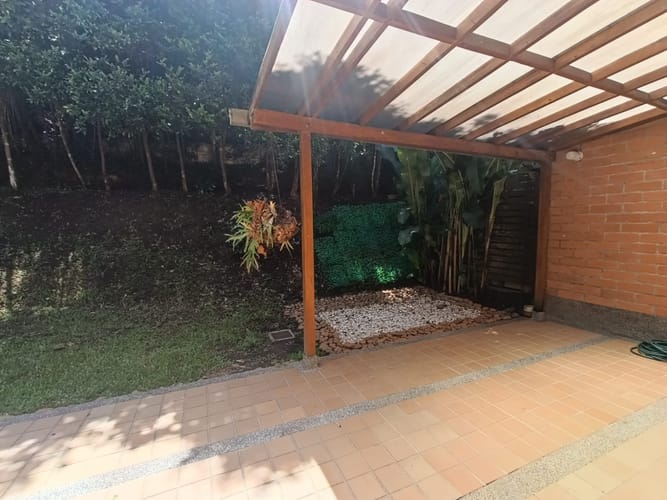 Casa de 3 alcobas en arriendo en Loma El Atravesado, Envigado, 189 m² · foto 9 de 20
