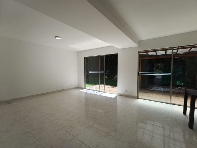 Casa de 3 alcobas en arriendo en Loma El Atravesado, Envigado, 189 m² · foto 11 de 20