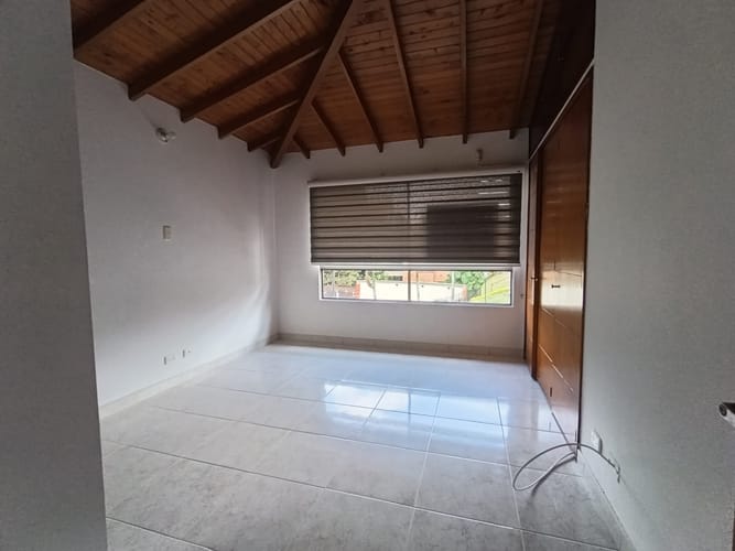 Casa de 3 alcobas en arriendo en Loma El Atravesado, Envigado, 189 m² · foto 13 de 20