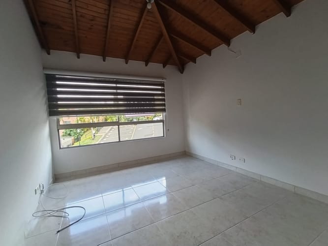 Casa de 3 alcobas en arriendo en Loma El Atravesado, Envigado, 189 m² · foto 14 de 20