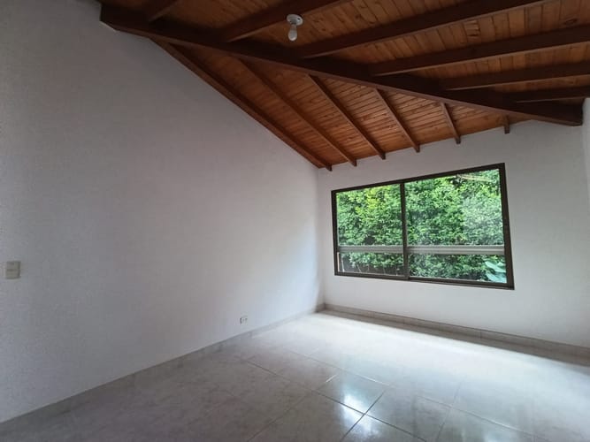 Casa de 3 alcobas en arriendo en Loma El Atravesado, Envigado, 189 m² · foto 17 de 20