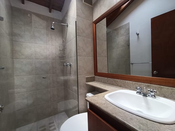 Casa de 3 alcobas en arriendo en Loma El Atravesado, Envigado, 189 m² · foto 20 de 20