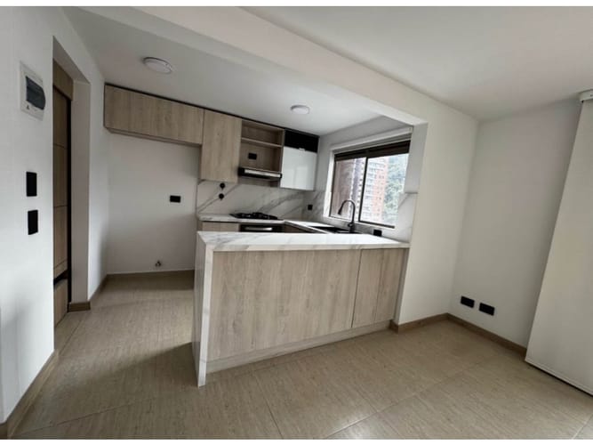 Apartamento de 3 alcobas en venta en Loma De Los Bernal, Medellín, 89 m² · foto 4 de 10