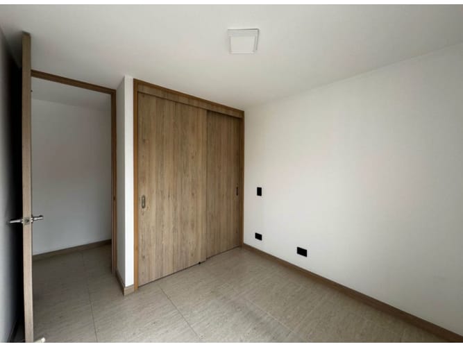 Apartamento de 3 alcobas en venta en Loma De Los Bernal, Medellín, 89 m² · foto 7 de 10