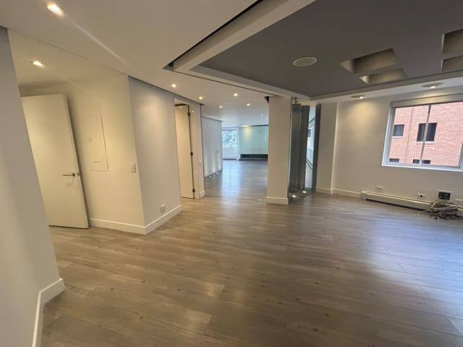 Apartamento de 4 alcobas en arriendo en Chicó Alto, Bogotá, 245 m² · foto 1 de 24