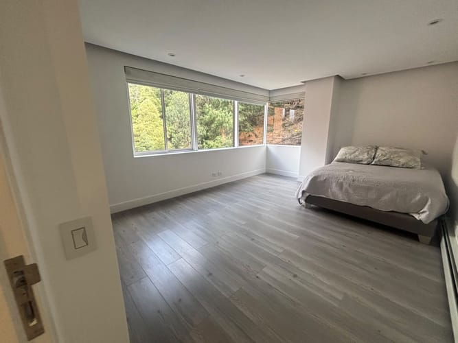 Apartamento de 4 alcobas en arriendo en Chicó Alto, Bogotá, 245 m² · foto 10 de 24