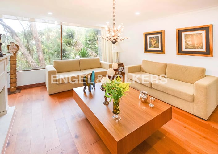 Apartamento de 3 alcobas en venta en Bosque De Pinos, Bogotá, 241 m² · foto 2 de 24