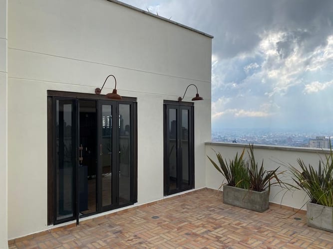 Apartamento de 1 alcoba en venta en La Candelaria, Bogotá, 52 m² · foto 1 de 15