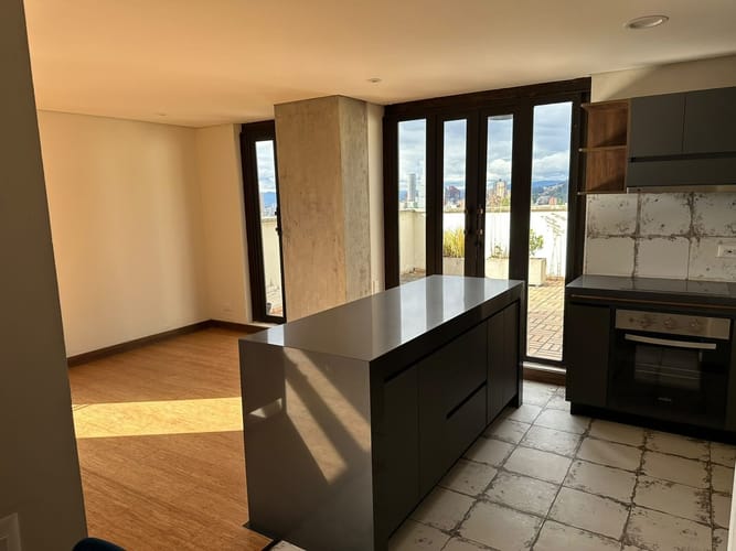 Apartamento de 1 alcoba en venta en La Candelaria, Bogotá, 52 m² · foto 2 de 15