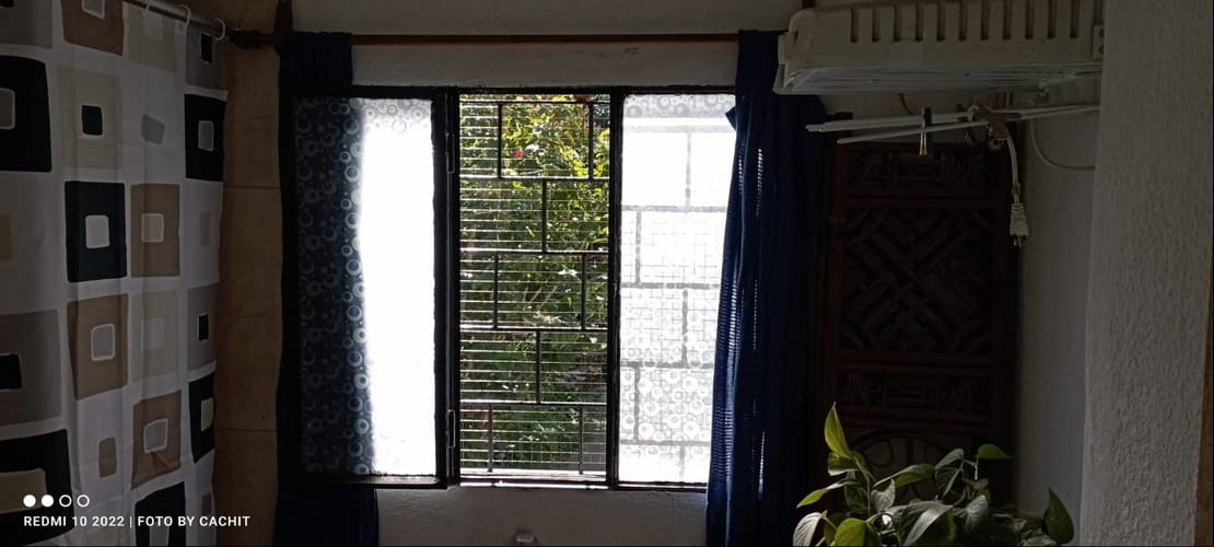Alquilo Comoda casa 1 dormitorio con rejas y garaje · Foto 4