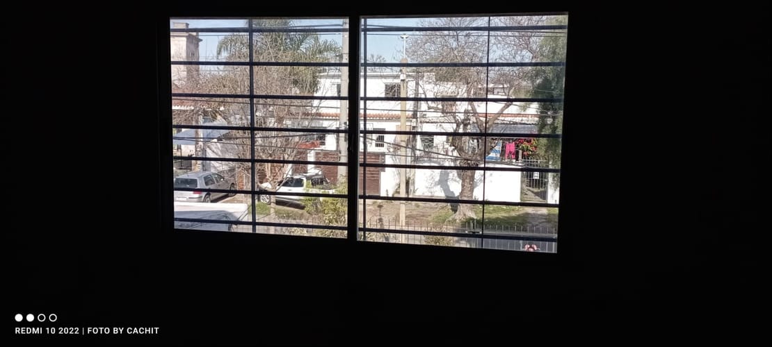 Alquilo Comoda casa 1 dormitorio con rejas y garaje · Foto 5