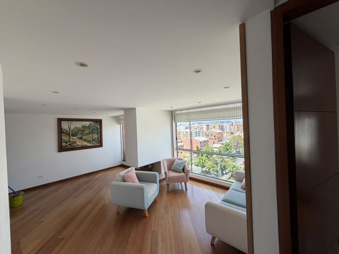 Apartamento de 3 alcobas en arriendo en Cedritos, Bogotá, 138 m² · foto 2 de 24