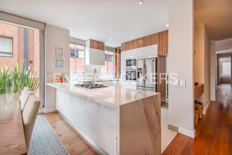 Apartamento de 2 alcobas en venta en Chicó Reservado, Bogotá, 153 m² · foto 6 de 15