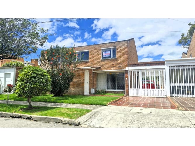 Casa de 5 alcobas en venta en Niza Sur, Bogotá, 260 m² · foto 1 de 24