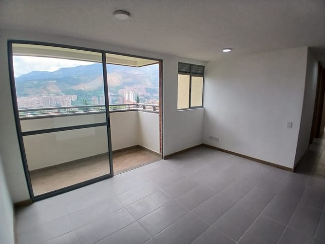 Apartamento de 3 alcobas en arriendo en Molinares, Bello, 70 m² · foto 3 de 15