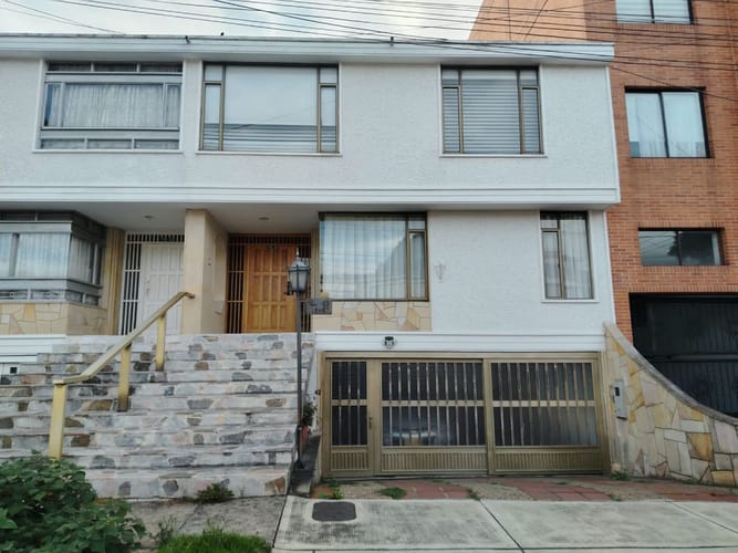Casa de 4 alcobas en venta en Alhambra, Bogotá, 262 m² · foto 1 de 24