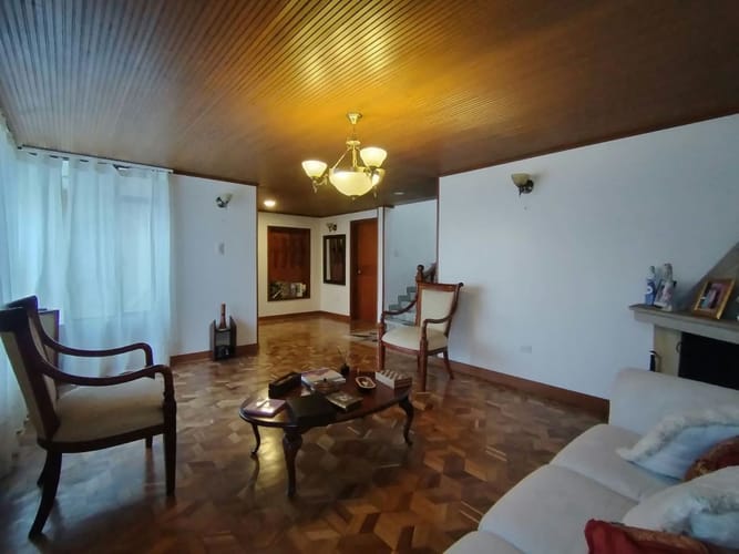 Casa de 4 alcobas en venta en Alhambra, Bogotá, 262 m² · foto 3 de 24