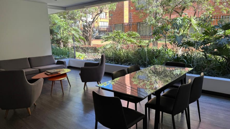 Apartamento de 3 alcobas en venta en Chicó Navarra, Bogotá, 143 m² · foto 21 de 24