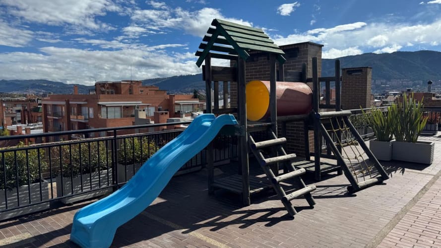 Apartamento de 3 alcobas en venta en Chicó Navarra, Bogotá, 143 m² · foto 24 de 24