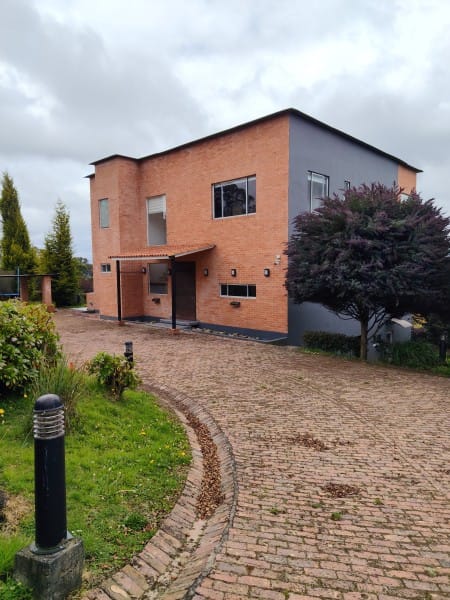 Casa de 4 alcobas en venta en Centro Alto, Sopó, 419 m² · foto 2 de 24