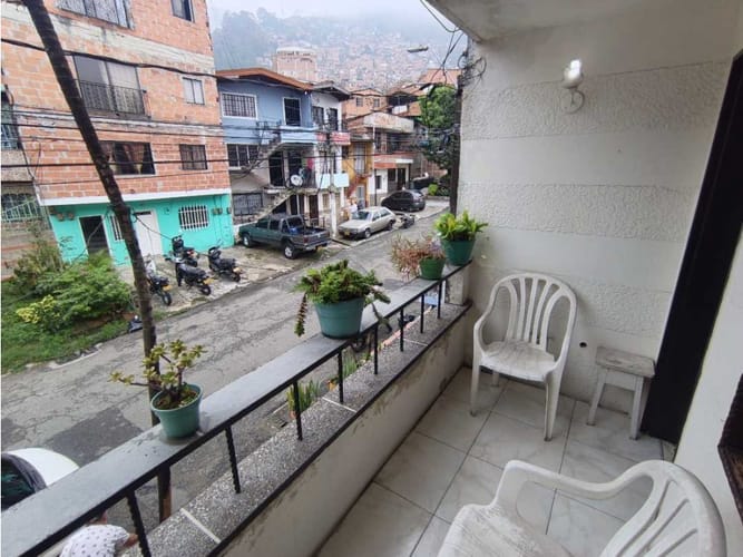 Casa de 4 alcobas en venta en Manrique Oriental, Medellín, 100 m² · foto 4 de 18
