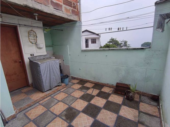 Casa de 4 alcobas en venta en Manrique Oriental, Medellín, 100 m² · foto 11 de 18