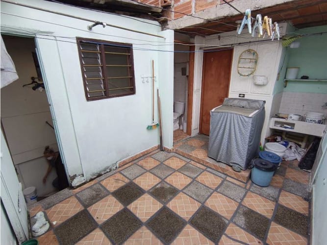 Casa de 4 alcobas en venta en Manrique Oriental, Medellín, 100 m² · foto 12 de 18