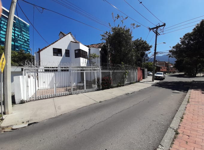Casa de 4 alcobas en venta en Santa Ana, Bogotá, 200 m² · foto 1 de 24