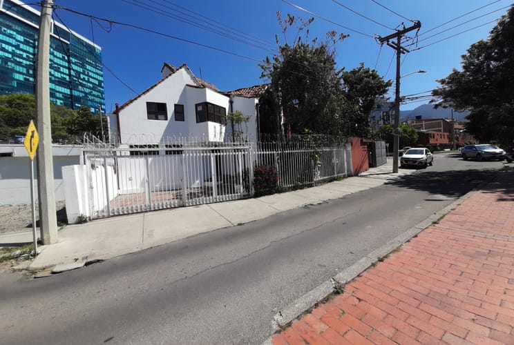 Casa de 4 alcobas en venta en Santa Ana, Bogotá, 200 m² · foto 2 de 24