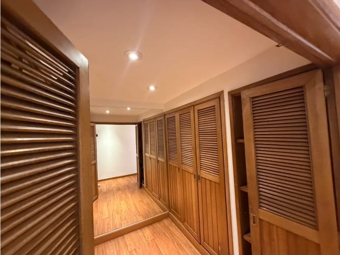 Apartamento de 3 alcobas en arriendo en Chico, Bogotá, 221 m² · foto 8 de 17