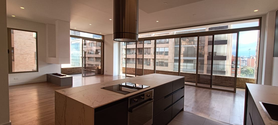Apartamento de 3 alcobas en venta en Chico Norte, Bogotá, 168 m² · foto 3 de 24