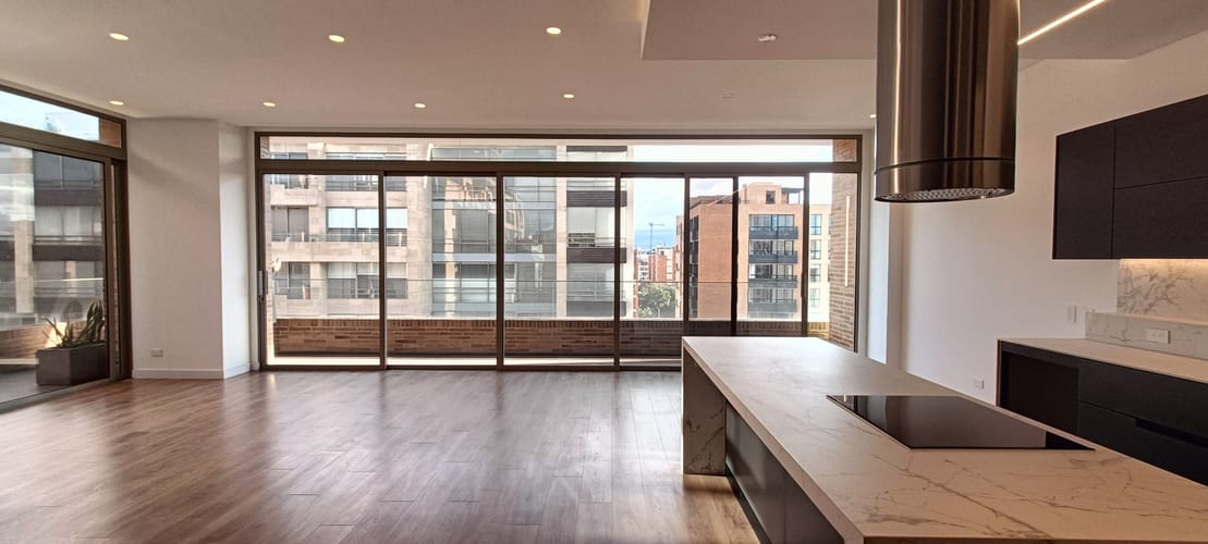 Apartamento de 3 alcobas en venta en Chico Norte, Bogotá, 168 m² · foto 2 de 24