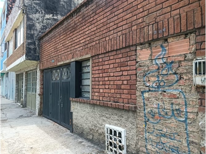 Casa de 6 alcobas en venta en Alcala, Bogotá, 140 m² · foto 2 de 3