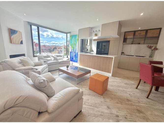 Apartamento de 2 alcobas en venta en Chico Norte, Bogotá, 84 m² · foto 2 de 24