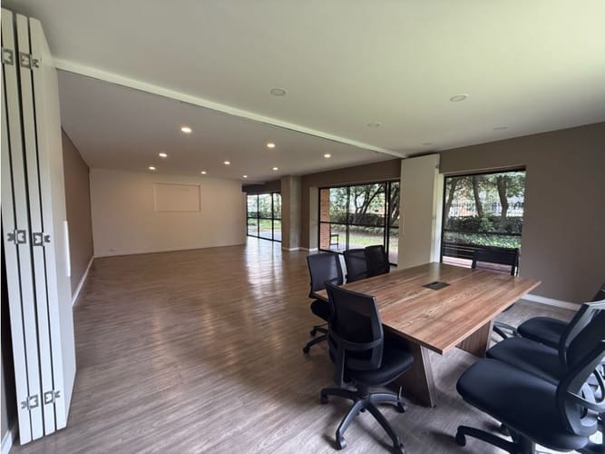 Apartamento de 3 alcobas en arriendo en Los Rosales, Bogotá, 239 m² · foto 4 de 16