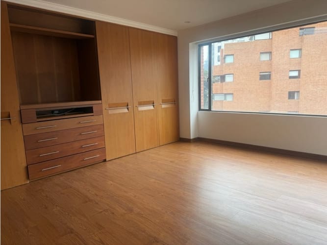 Apartamento de 3 alcobas en arriendo en Los Rosales, Bogotá, 239 m² · foto 8 de 16