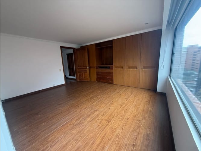 Apartamento de 3 alcobas en arriendo en Los Rosales, Bogotá, 239 m² · foto 9 de 16