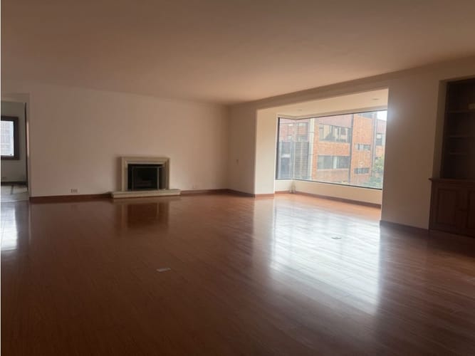 Apartamento de 3 alcobas en arriendo en Los Rosales, Bogotá, 239 m² · foto 12 de 16
