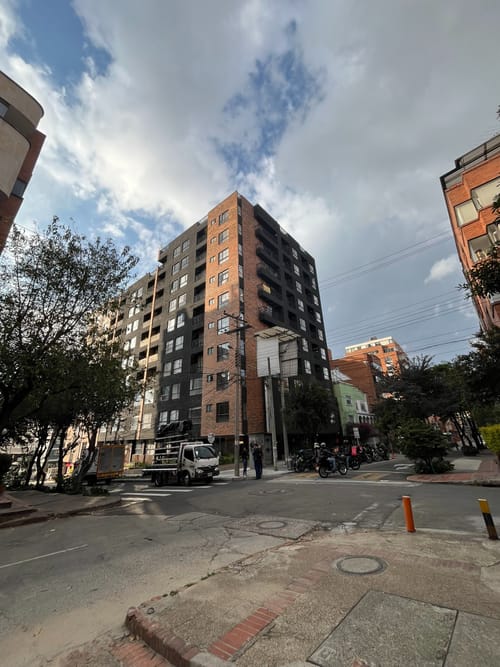 Apartaestudio en venta en Chapinero, Bogotá, 44 m² · foto 1 de 21