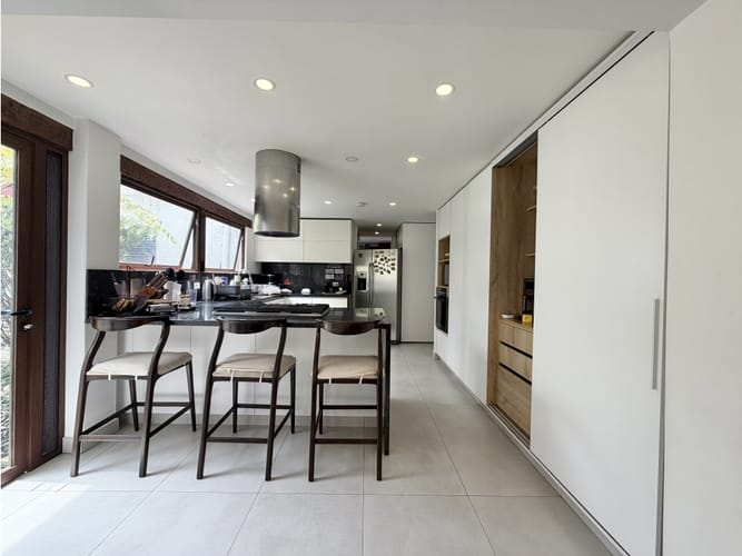 Casa de 4 alcobas en venta en La Calleja, Bogotá, 324 m² · foto 2 de 24