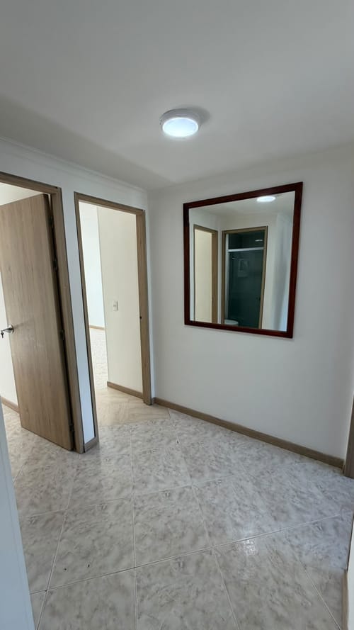 Apartamento de 3 alcobas en venta en Loma De Los Bernal, Medellín, 87 m² · foto 5 de 13