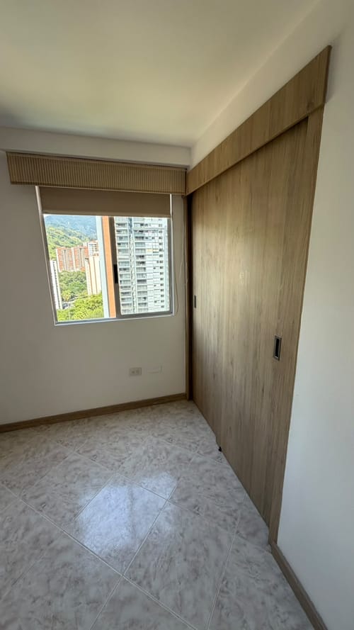 Apartamento de 3 alcobas en venta en Loma De Los Bernal, Medellín, 87 m² · foto 8 de 13